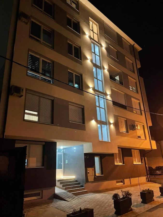 Apartman Sims 比耶利纳 外观 照片